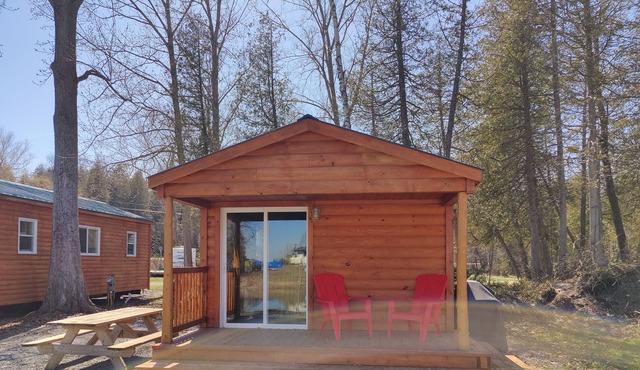 5 minute walk to Sandbanks Beach! In the heart Prince Edward County