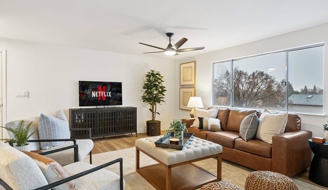 6 Sleeping areas, Close to Casinos, Tahoe, UNR!