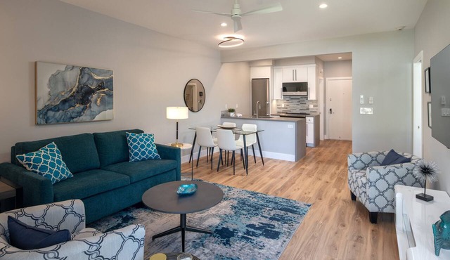 645 Fresh Modern Condo Inside Resort Gates - Free Wifi - Walk to Spa