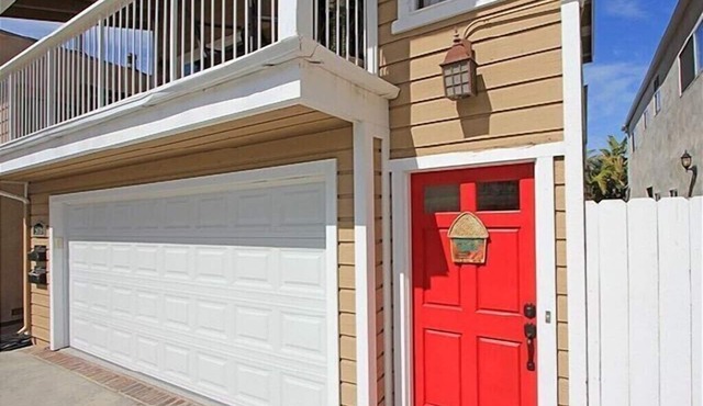 6BR/4BA Newport Retreat – Steps to Beach, BBQ Balcony, Bikes & 4 Parking Spots