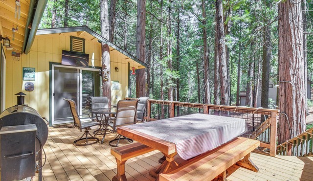 8 Mi to Dodge Ridge Mtn: Peaceful Cabin w/Deck!
