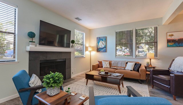 A/C in SLO! Spacious Peaceful Condo within blocks of Downtown!30 plus day rental