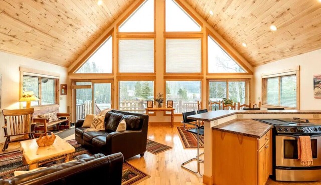 A-Frame Cabin w/Views of Lake!