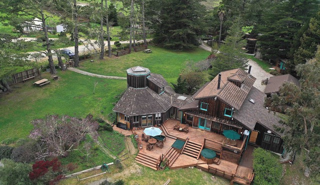 A secluded retreat in the redwoods and near beaches in Half Moon Bay