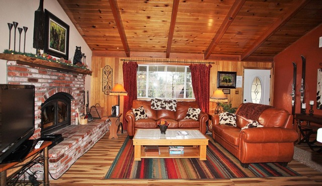 A Short Walk To The Chairlift-Foosball-BBQ-wireless WIFI -close to golf course