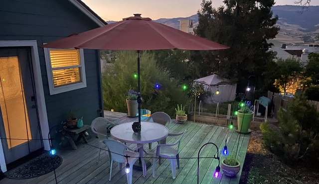 Adorable downtown cottage, one block from OSF and Lithia Park