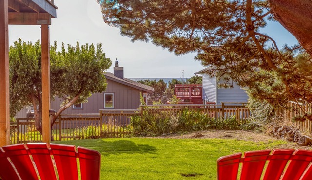 Adorable, Stylish Manzanita Haven is Two Blocks from the Beach!