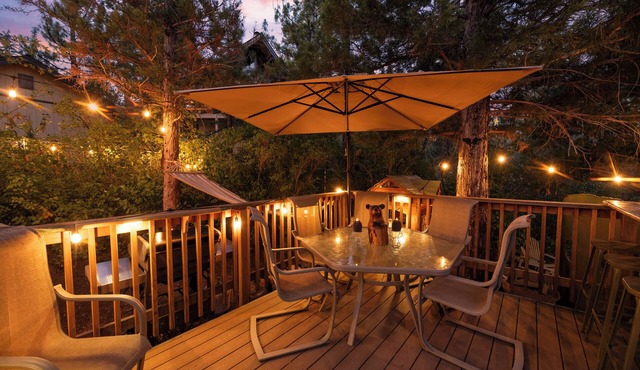 ADORABLEY Decorated Honey Bear Chalet! GAME ROOM! Hot TUB! Pet Friendly!