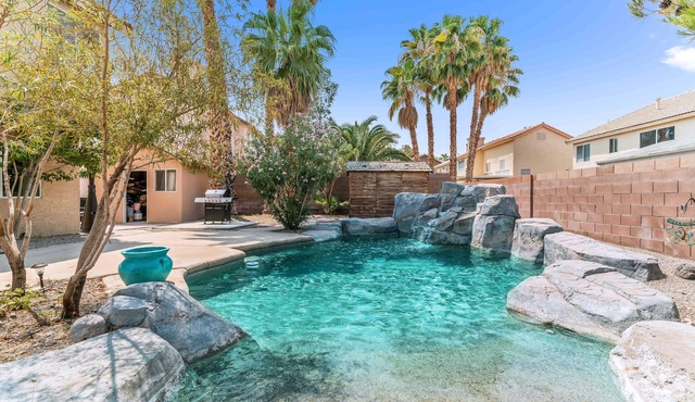 Amazing 5 BDR, Resort Style Pool w/Heater and Games.