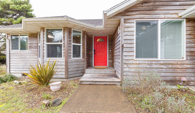 Ammy's Beach House/Short Walk to Beach and Restaurants/BBQ/Jacuzzi