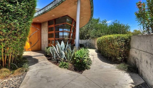 Architectural 3-bedroom house with Views Laguna Beach Monthly stays.