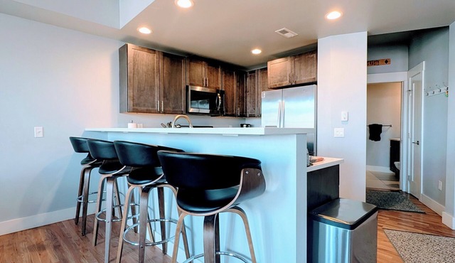 Arkansas River Condo/Downtown/2 Balconies