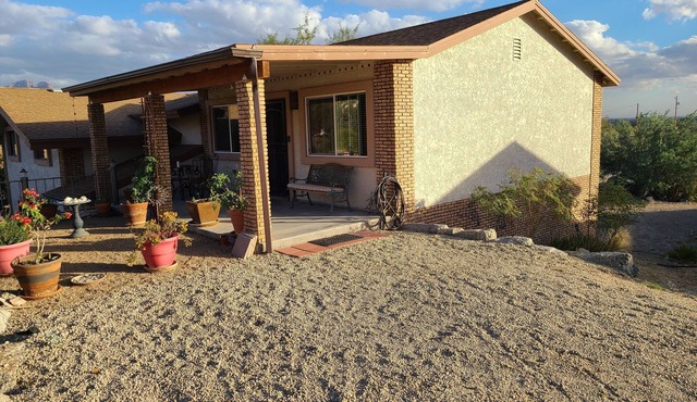 Attached Guest House with Great Views!