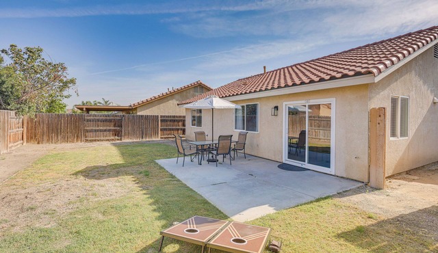 Bakersfield Home w/Pool Table, Cornhole + More!