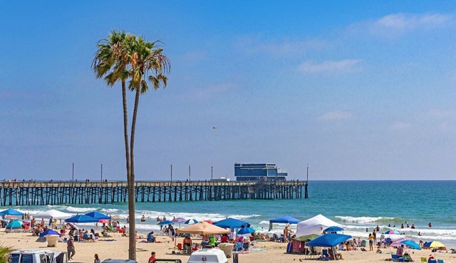 Balboa Peninsula Oceanfront Strand House with Ocean Views of Catalina! Stay Now!