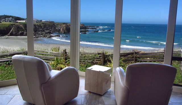BEACH ACCESS AND OCEAN FRONT HOME