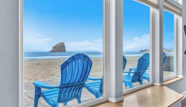 Beachfront Home with a Deck on the Beach! Pet Friendly Home, Gated Community.
