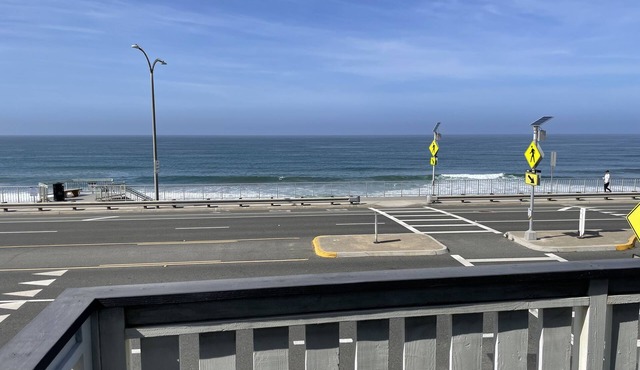 Beachside condo #B with 2bd/2 bath