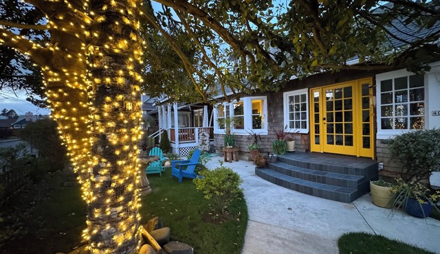 Beachy Chic Seaside Retreat-gas fireplace & firepit, steps to beach, prom & town