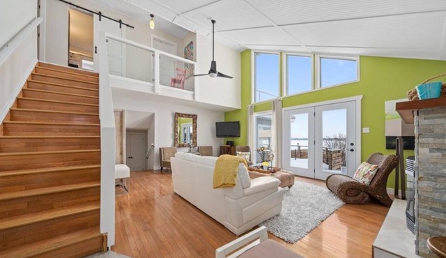 Beautiful 3-Bed Waterfront Home