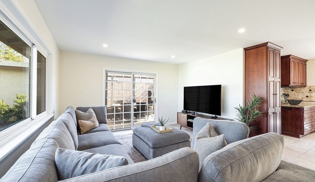 Beautiful home in central Simi Valley, dog-friendly