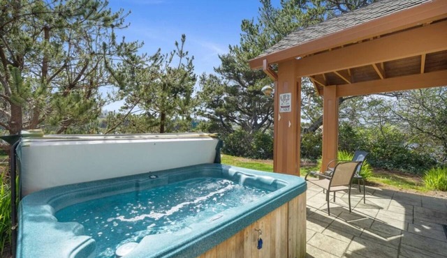 Beautiful Lakeside Retreat | Relax in Hot Tub, Enjoy Dock Access, Kayaks, Canoe & Stunning Views