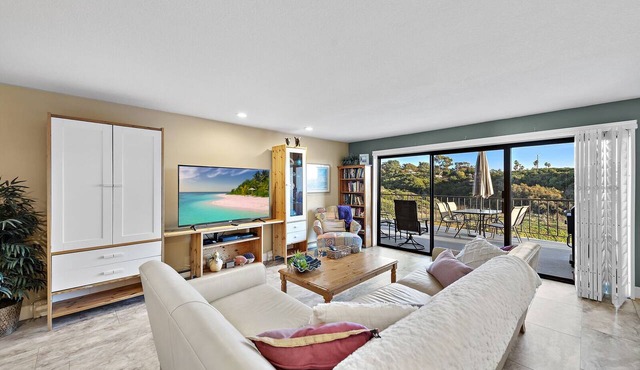 Beautiful San Clemente Beach Condo, Walking to the Sand