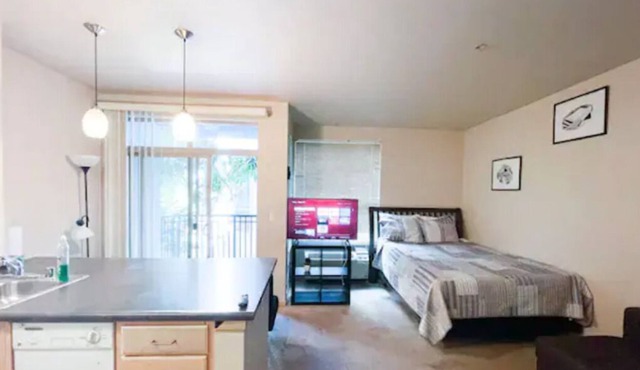 Beautiful Studio, Nice Balcony, Downtown San Diego