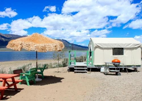Beautiful Tented Cabin with Stunning Reservoir Views for a Unique Glamping Getaway in Bridgeport, California