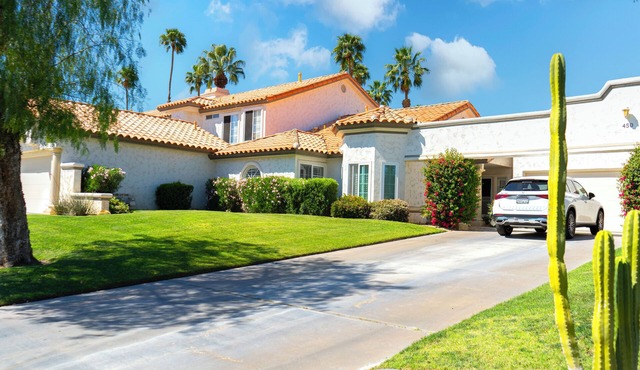 Beautifully Appointed Rare Single Story 2BD 2Bath Townhouse in Desert Falls