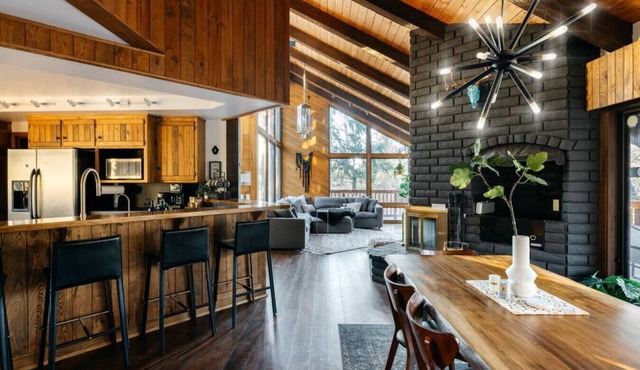 Big Bear Designer Cabin: Skiing + Hiking + Hot Tub