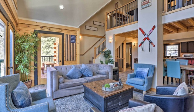 Big Bear Lake Cabin w/Hot Tub < 1 Mi to Skiing!