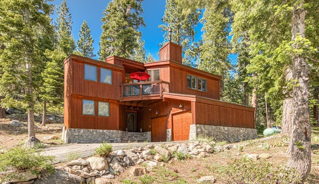 Big John at Alpine by Tahoe Getaways - 3 BR w HOA Pond & Shuttle