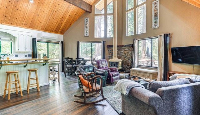 Big Trees Cabin: Pool Access, Sauna, Game Rm