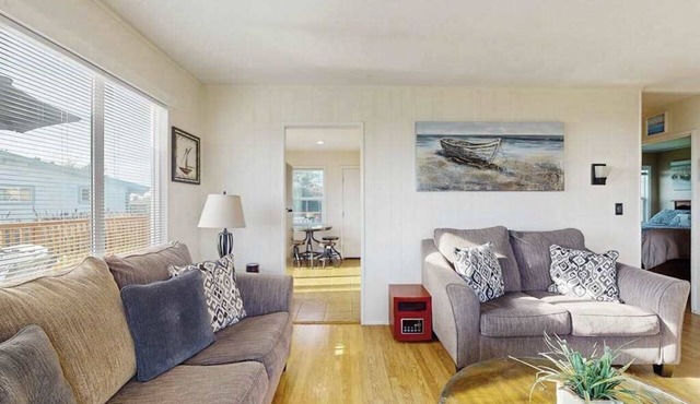Bodega Bay Dog-Friendly Ocean-View Cottage with Hot Tub