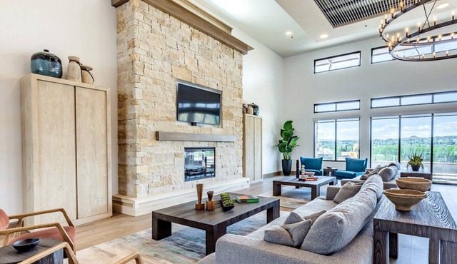 Brand New 2BR - 2 King Beds Pool Gym