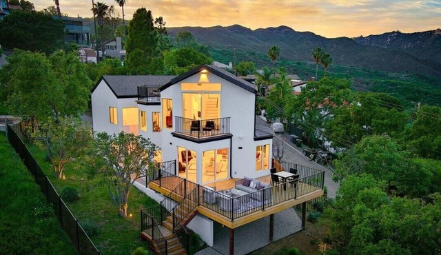 Brand New Gorgeous 4-bedroom Malibu villa with Ocean Views