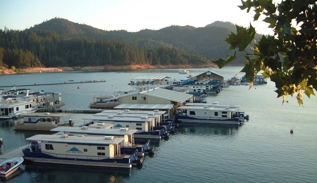 Bridge Bay Lodge at Shasta Lake
