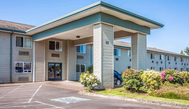 Bridgeway Inn & Suites