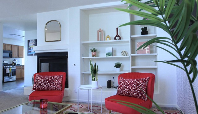 Bright Cheerful Family Home! Community Pool. Near Boulder + Denver