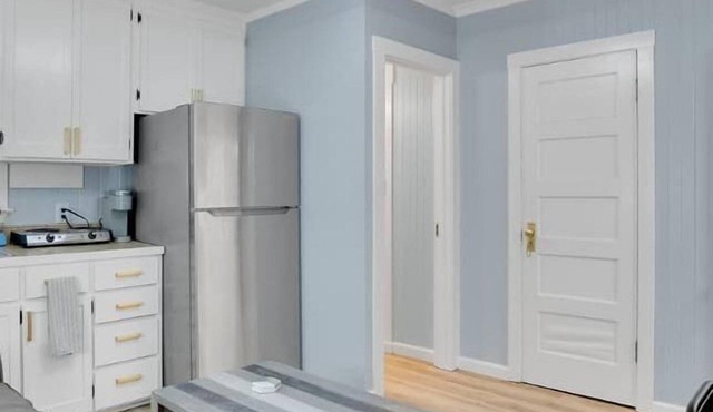 Capitola Village Hideaway Bungalow - Pet friendly!