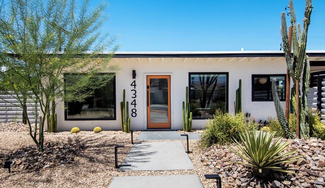 Casa Parocela - Mid Century Modern Desert Retreat w/Pool + Spa
