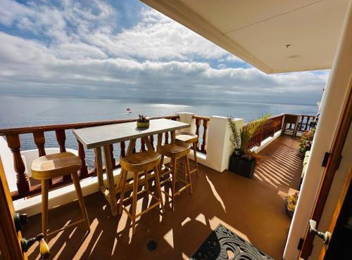 Catalina hillside retreat w pool & hot tub