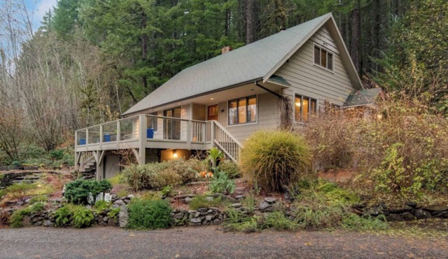 Cedar Creek Sanctuary. 3br on Nat. Forest Land. Outdoor adventure basecamp.