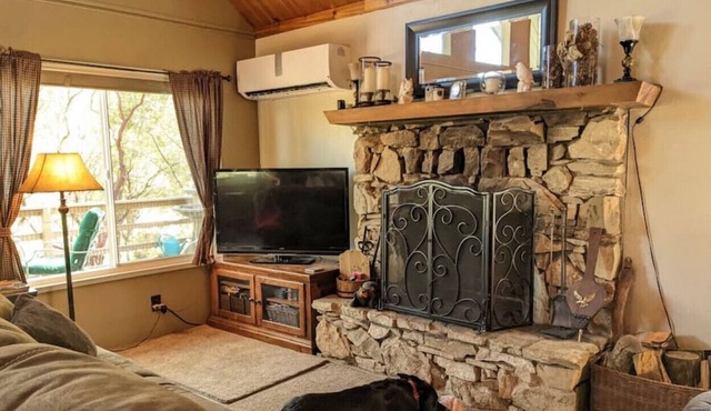 Cedar Forest · Charming Cozy Lake Cabin in the Woods - Bass Lake