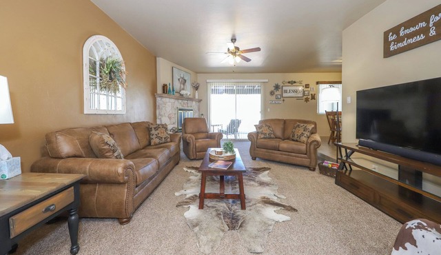 Central 3BR, 2BA Home Covered Patio, Garage & Bar near UofA, Hospitals & Shops
