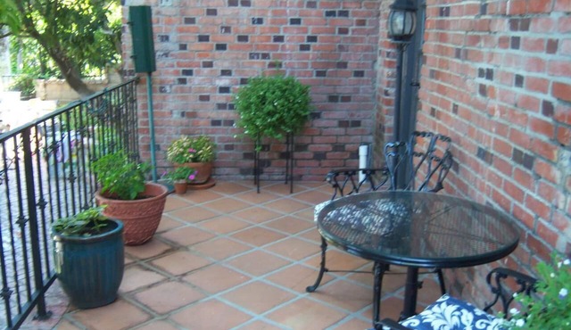 Centrally Located, minutes from Universal Studios and the Hollywood Bowl!