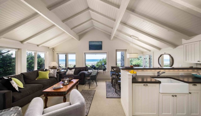 Chapman Cove by AvantStay | Gorgeous Beach Bungalow w/Sauna