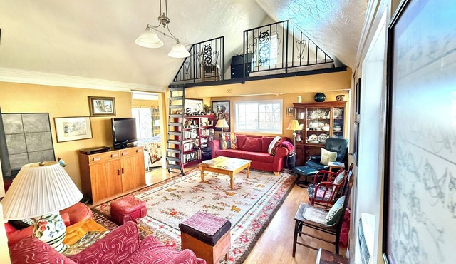 Charming 1-bedroom house in Plush