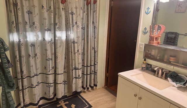 Charming 2-bedroom bed & breakfast in Eagle Point with AC, WiFi